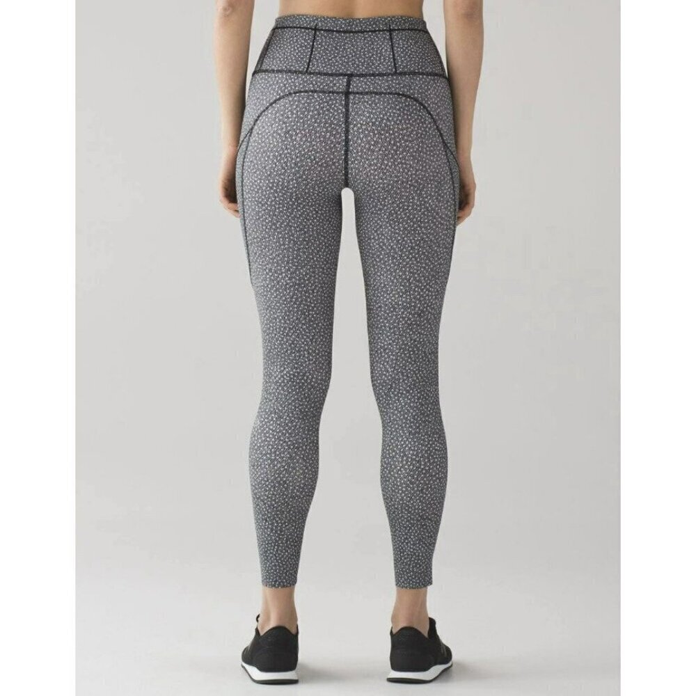 Lululemon Fast Free 7/8 Tight Frozen Fizz White Black Sz 6 EUC